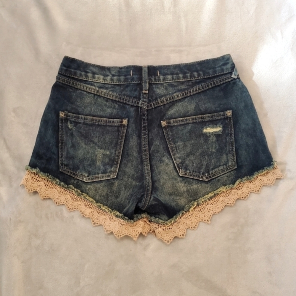Free People Blue Denim Lace Trim Boho Distressed Women's Shorts Size 26 - Picture 2 of 8